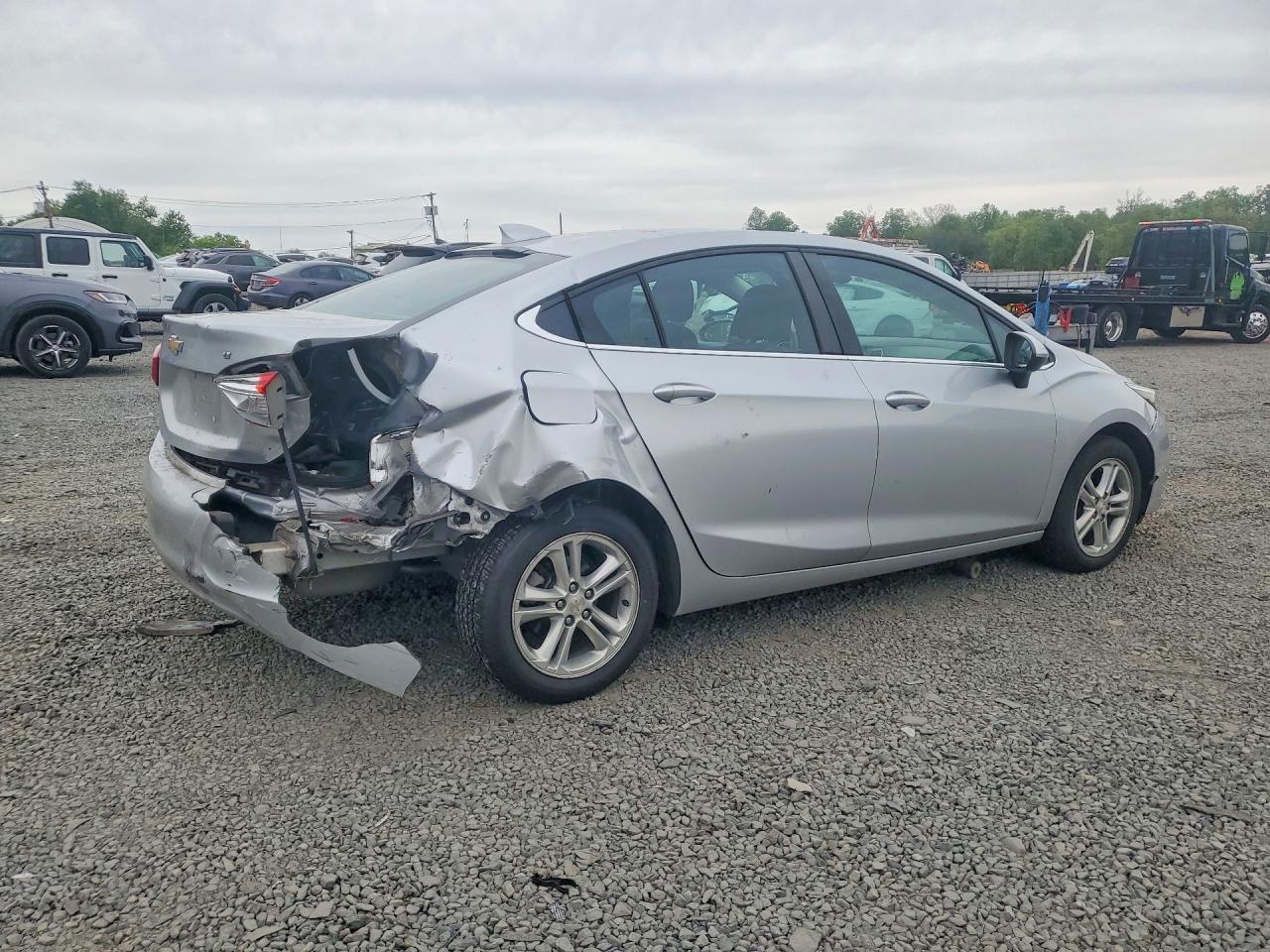 2017 Chevrolet Cruze Lt - Фото 3