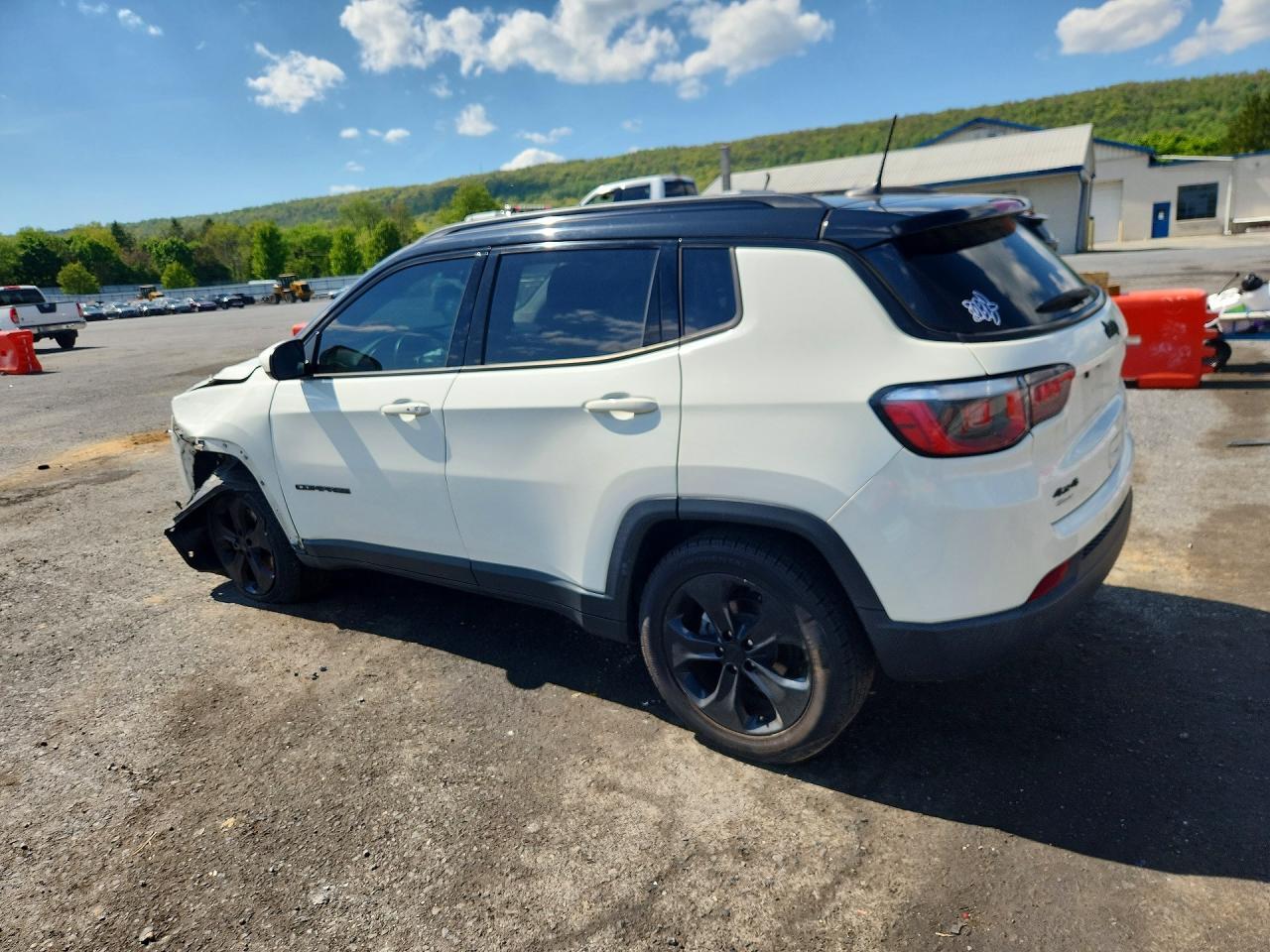 2018 Jeep Compass Latitude - Image 2