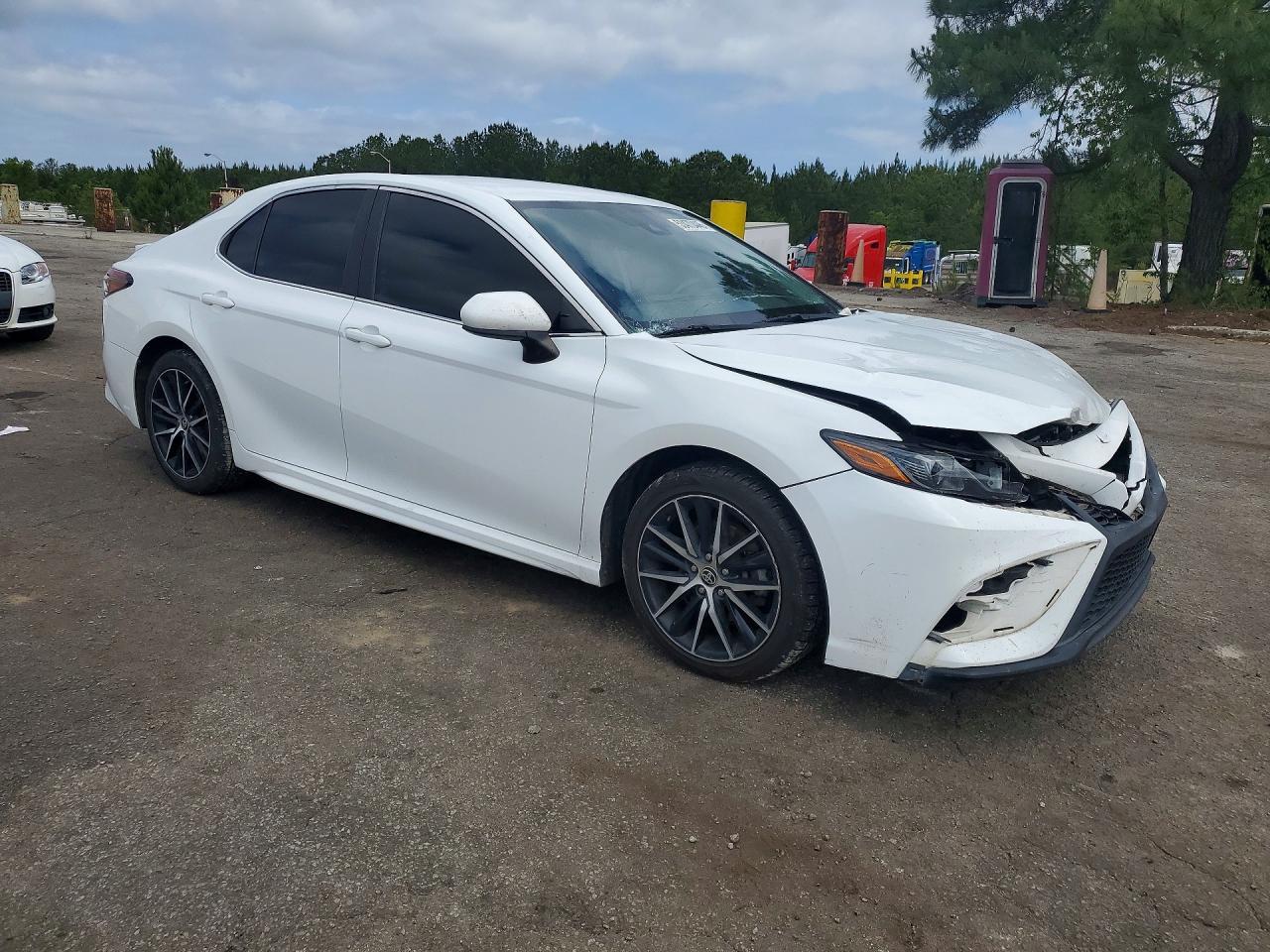 2021 Toyota Camry Se - Image 4