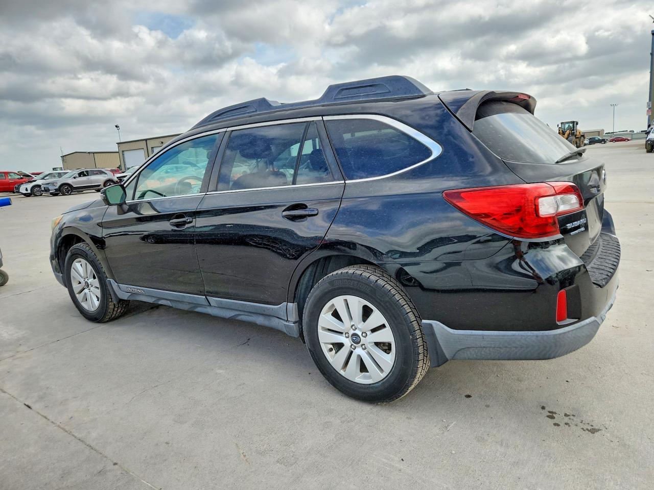 2015 Subaru Outback 2.5I Premium - Фото 2