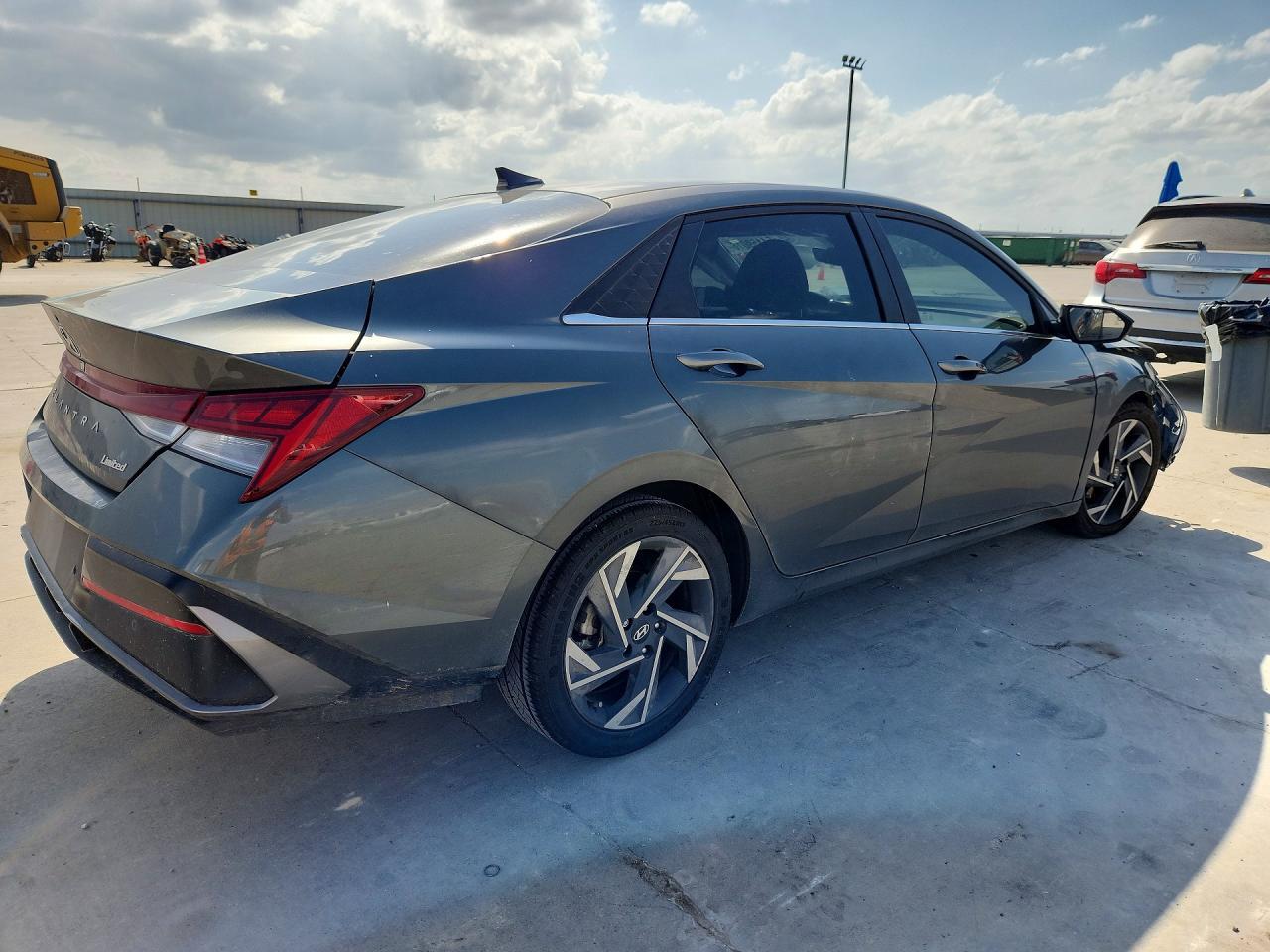 2024 Hyundai Elantra Limited - Фото 3
