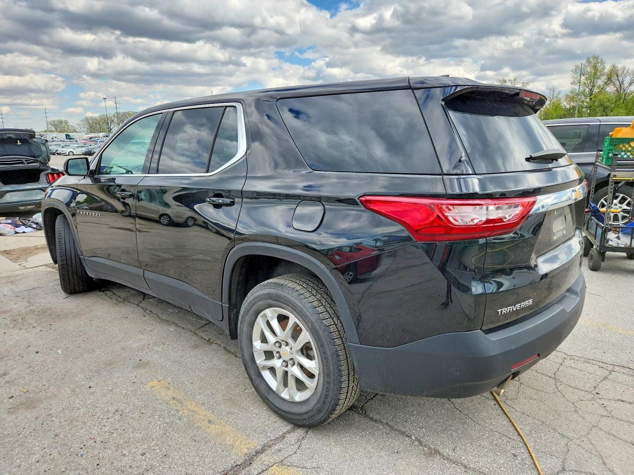 2020 Chevrolet Traverse Ls - Фото 2