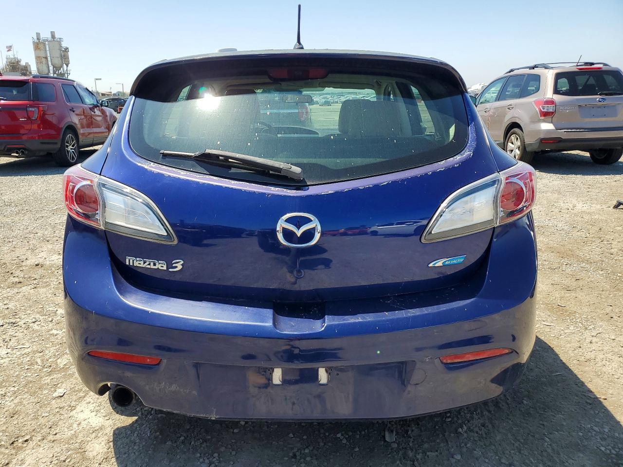 2012 Mazda 323 - Image 6