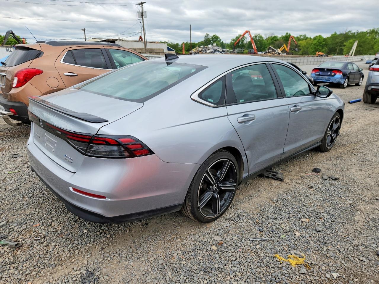 2024 Honda Accord Hybrid Sport - Image 3