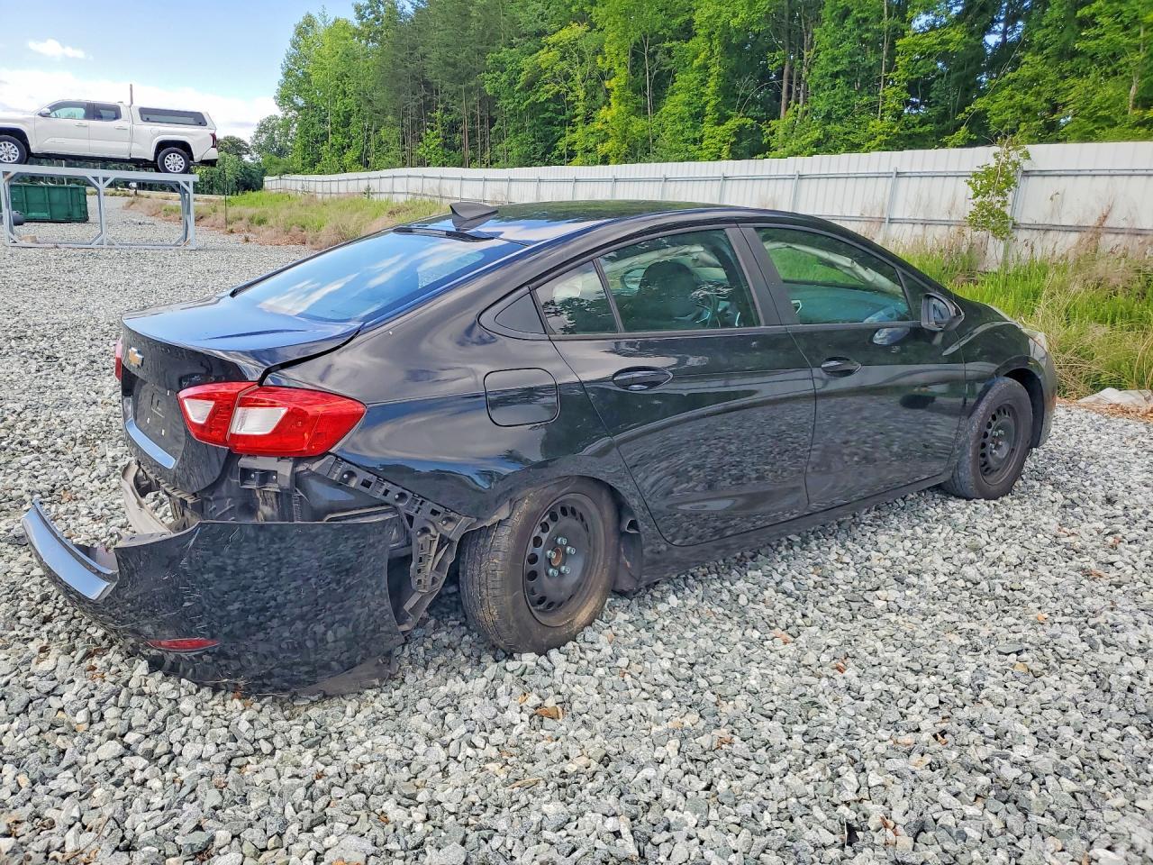 2017 Chevrolet Cruze Ls - Image 3