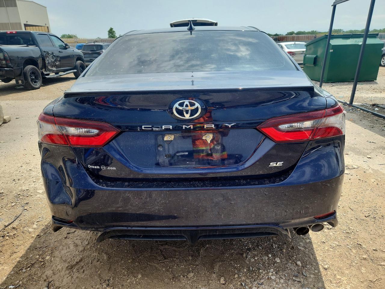 2022 Toyota Camry Se - Image 6