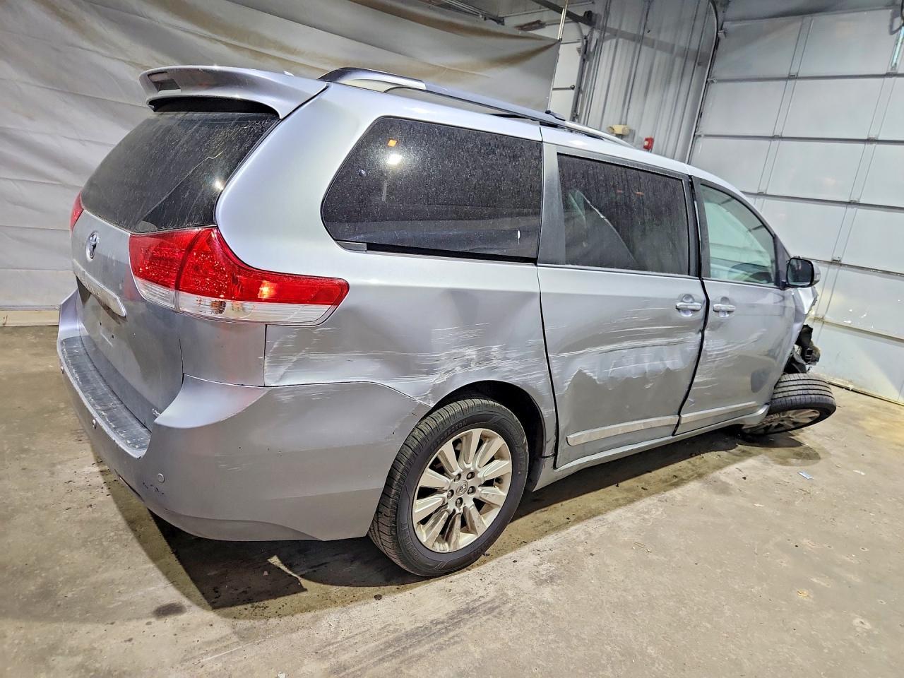 2013 Toyota Sienna Limited 7-Passenger - Image 3