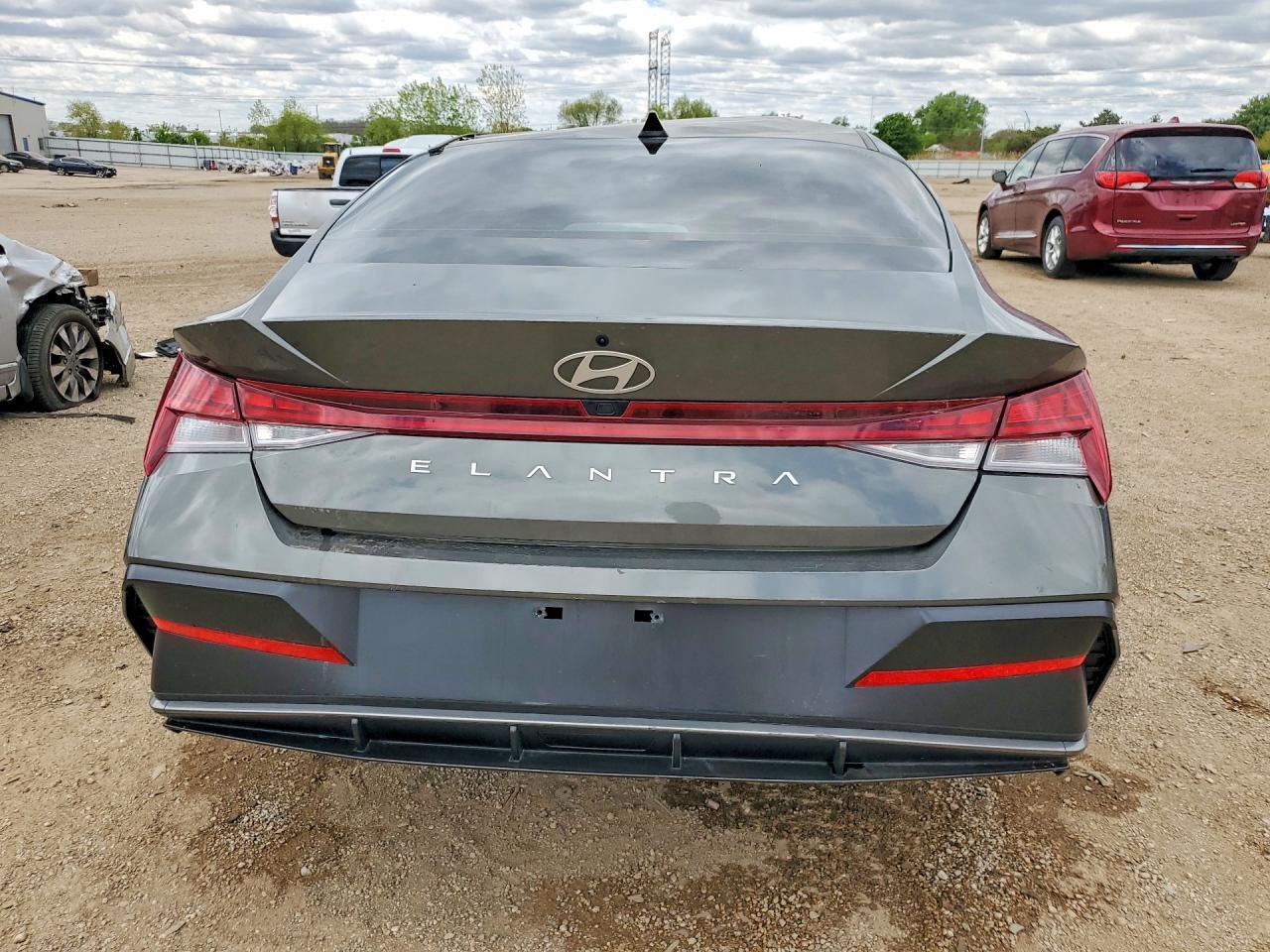 2025 Hyundai Elantra Sel - Фото 6