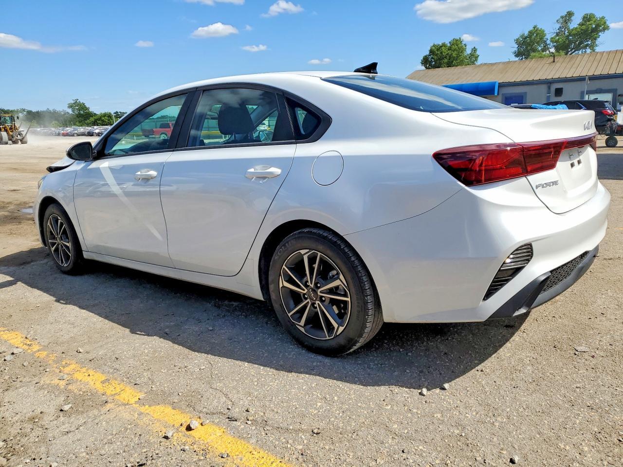 2024 Kia Forte Lxs - Image 2