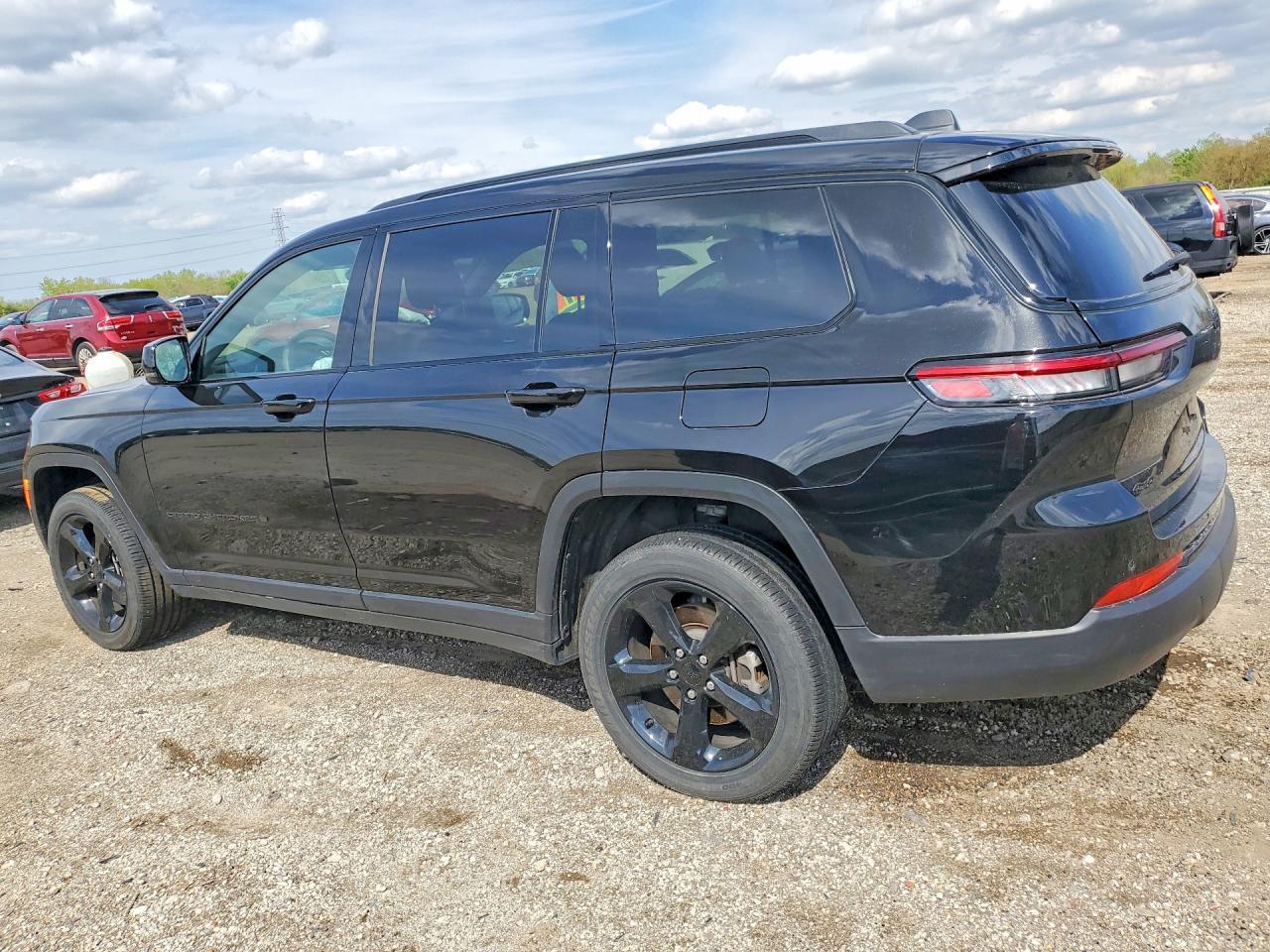 2025 Jeep Grand Cherokee L Laredo - Image 2