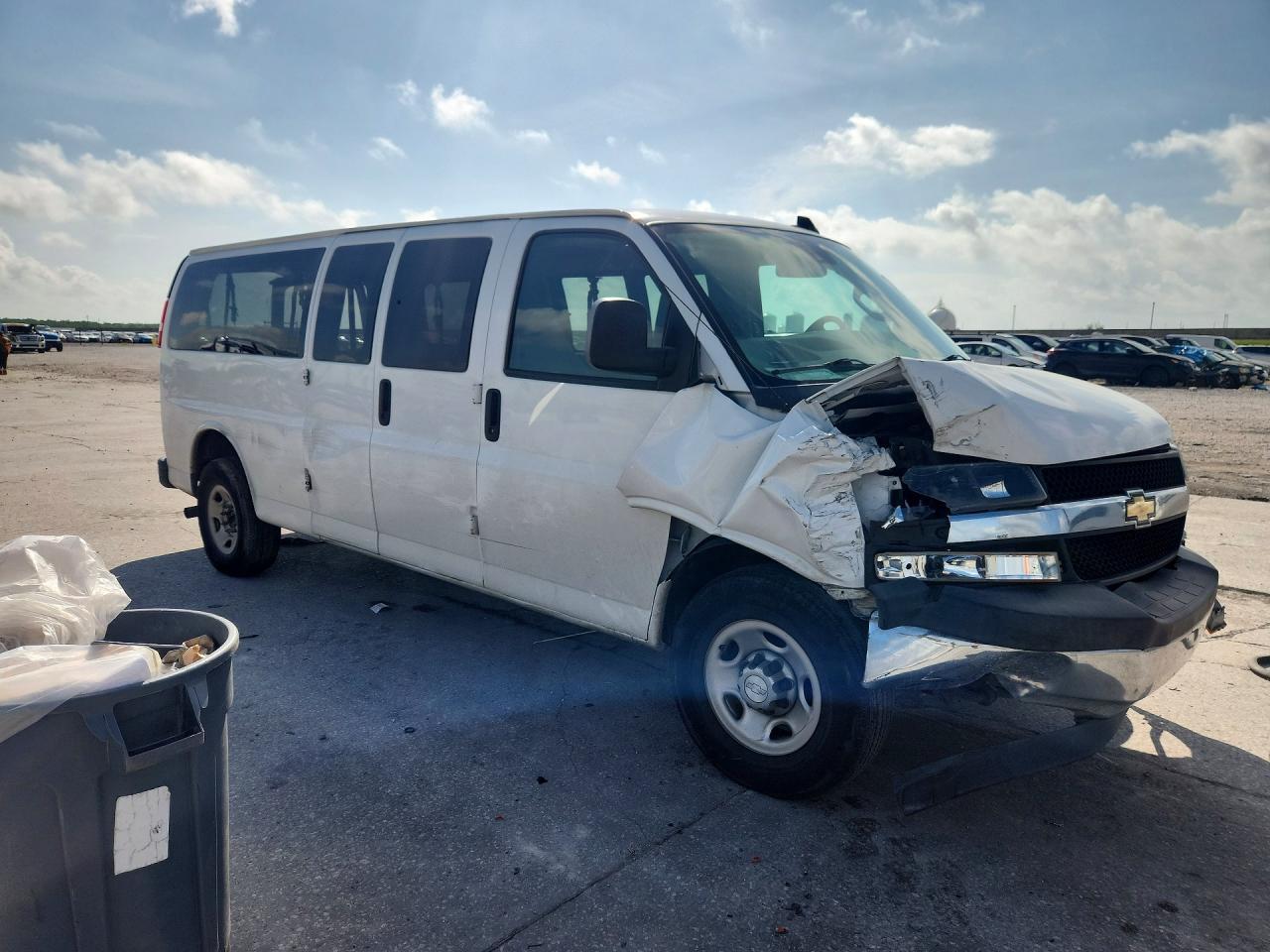 2020 Chevrolet Express Lt Ext - Image 4