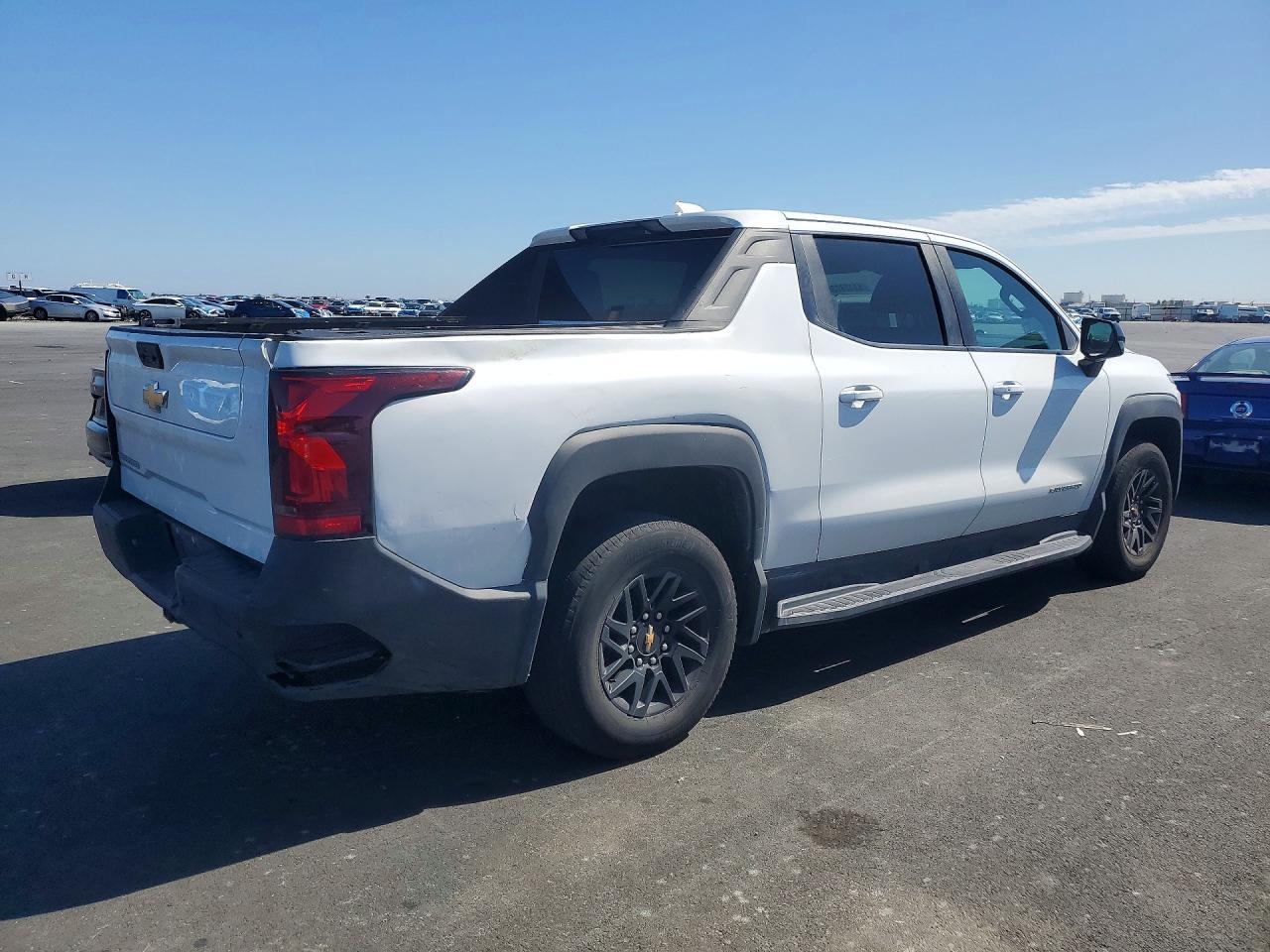 2024 Chevrolet Silverado - Фото 3