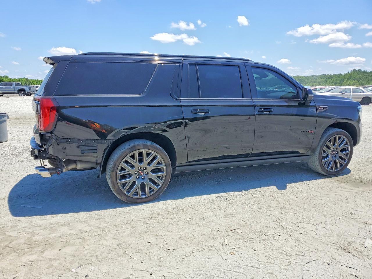 2025 GMC Yukon Xl At4 Ultimate - Image 3
