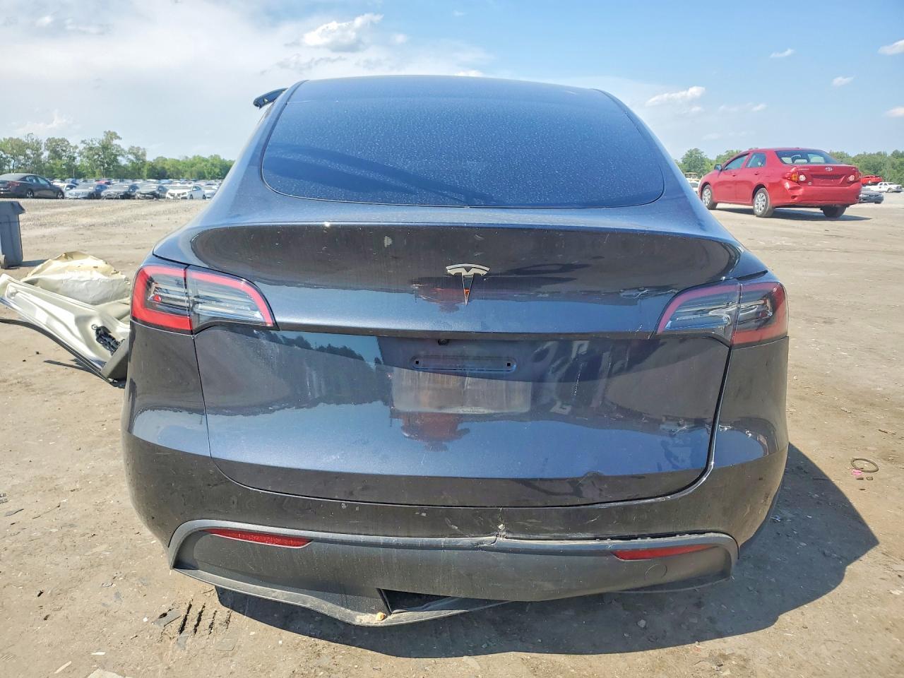 2025 Tesla Model Y - Фото 6