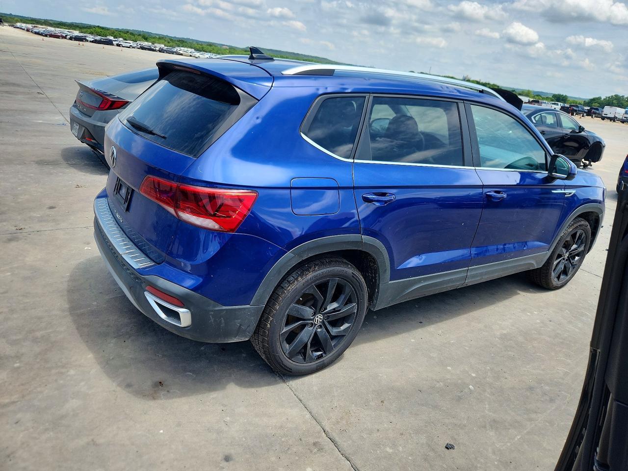 2022 Volkswagen Taos Se - Фото 3