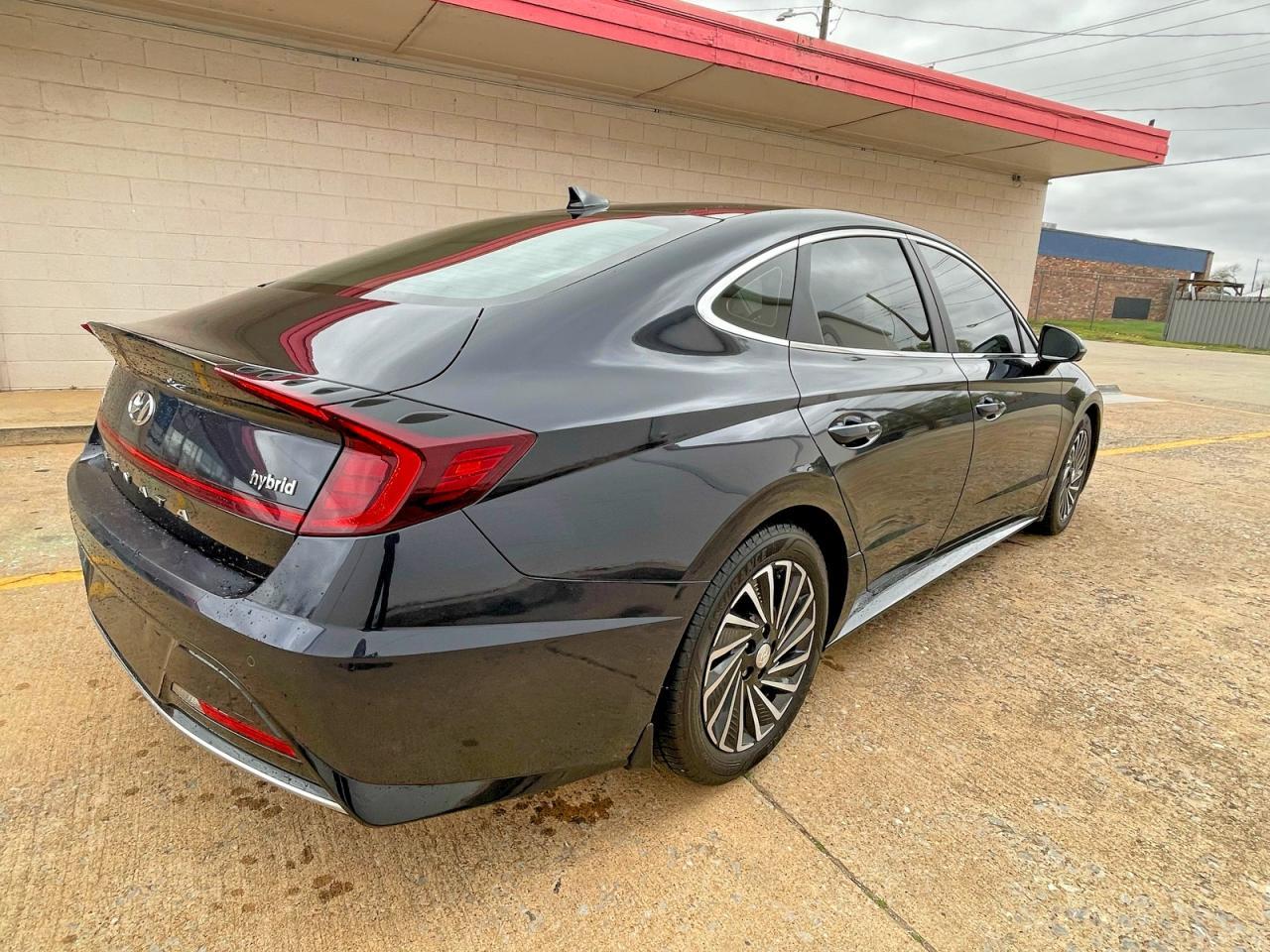 2021 Hyundai Sonata Hybrid - Image 4