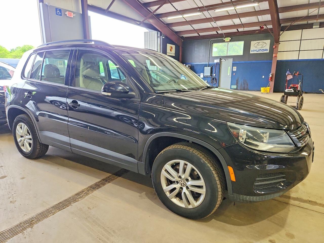 2017 Volkswagen Tiguan S - Фото 4