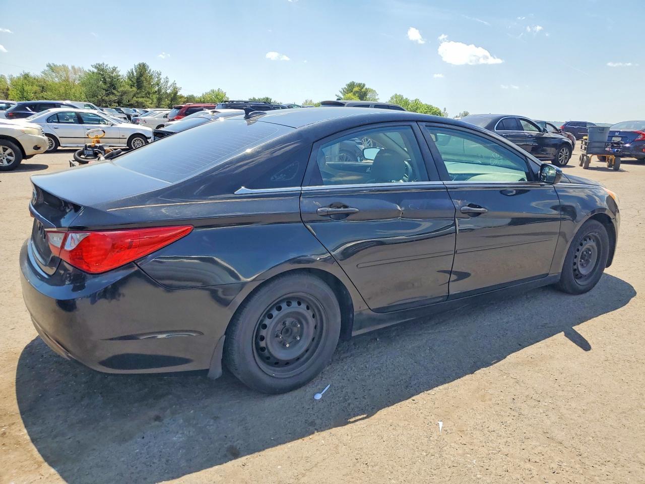 2013 Hyundai Sonata Gls - Image 3