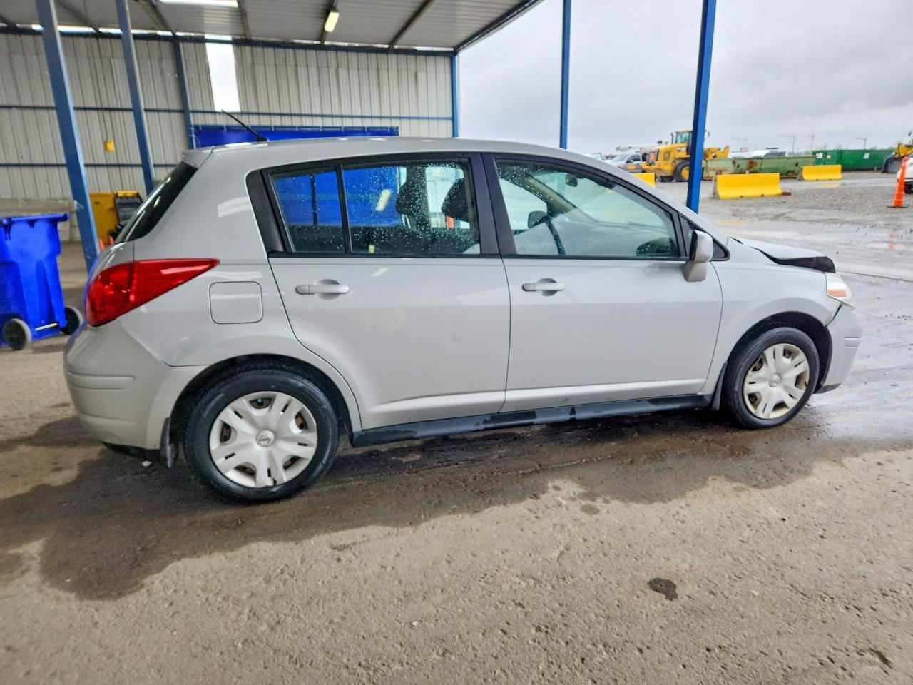 2011 Nissan Versa 1.8 S - Image 3