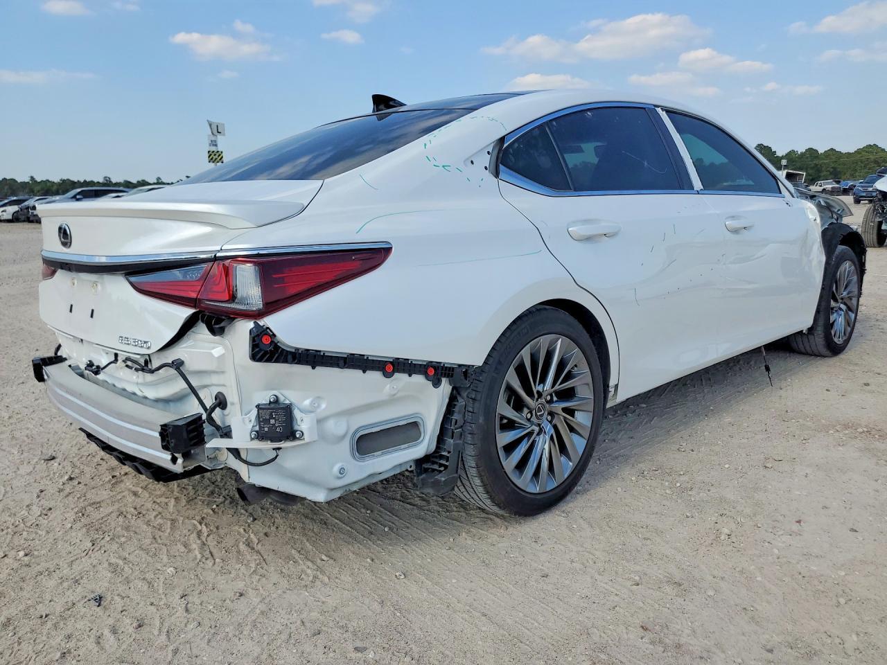 2025 Lexus Es 350 Ultra Luxury - Image 3