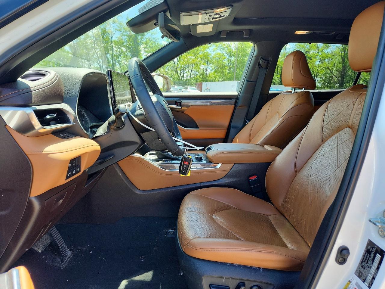 2022 Toyota Highlander Platinum - Image 7