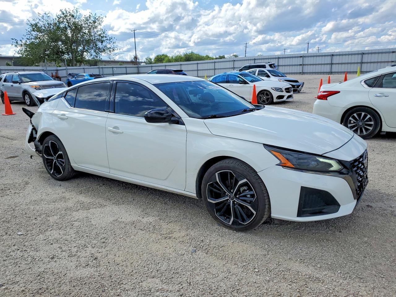 2024 Nissan Altima Sr - Фото 4