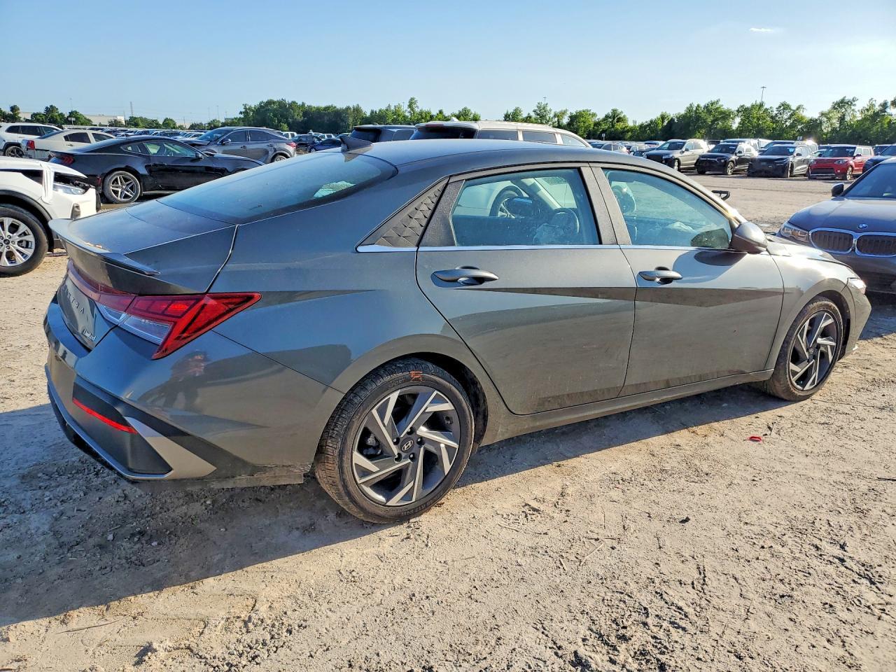 2025 Hyundai Elantra Limited - Image 3
