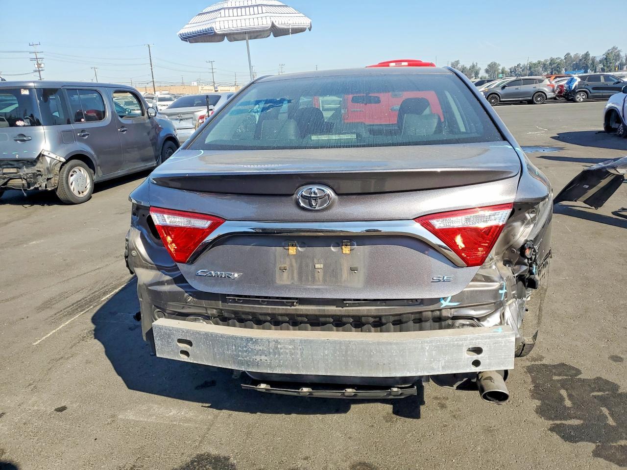 2017 Toyota Camry Se - Фото 6