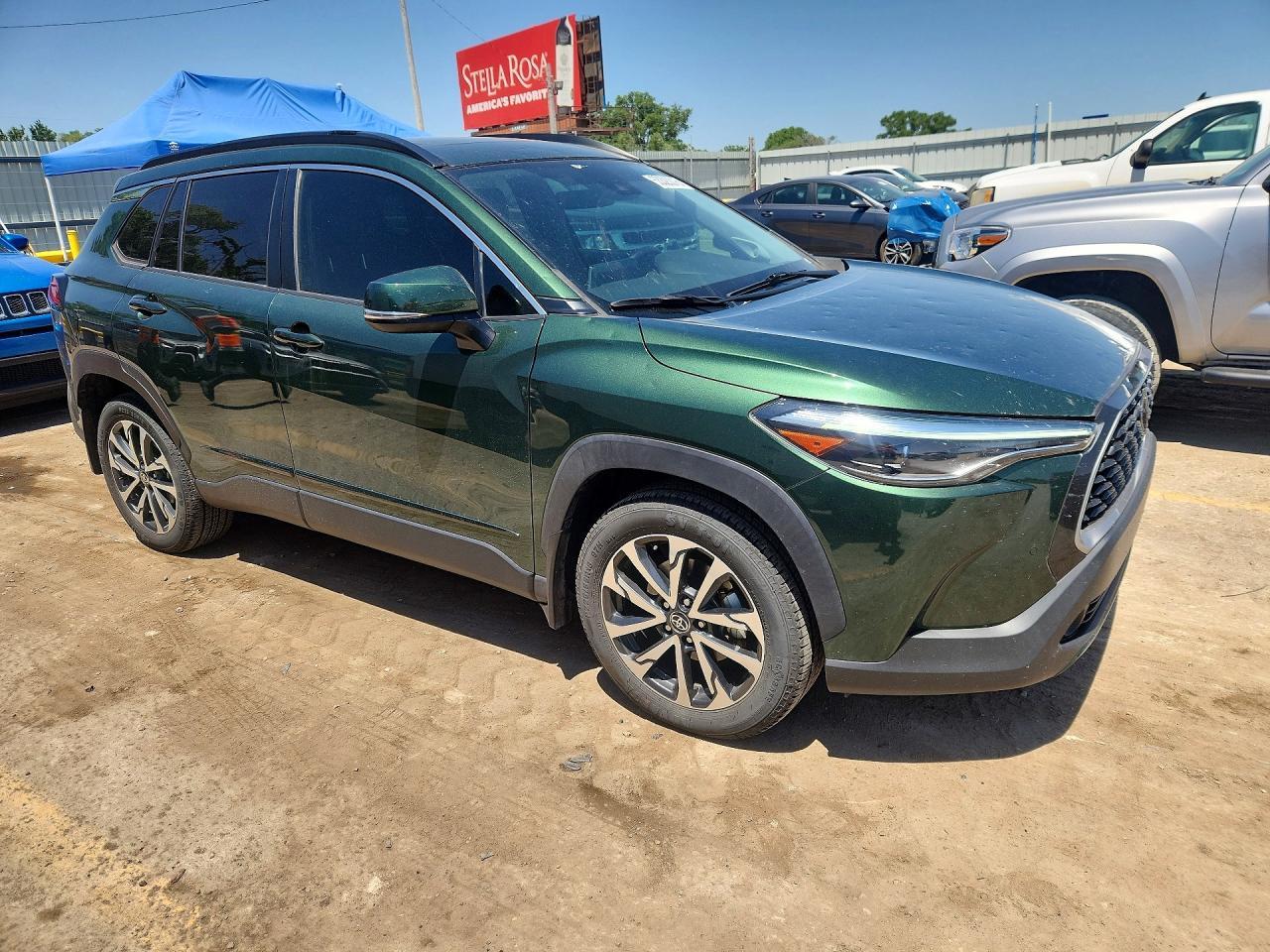 2022 Toyota Corolla Cross Xle - Image 4