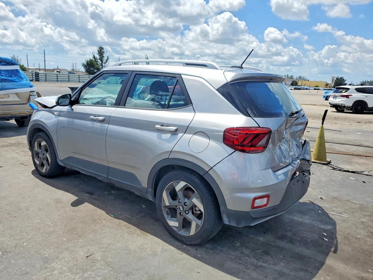 2024 Hyundai Venue Sel - Фото 2