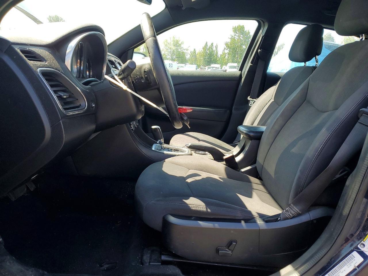 2013 Chrysler 200 Touring - Image 7