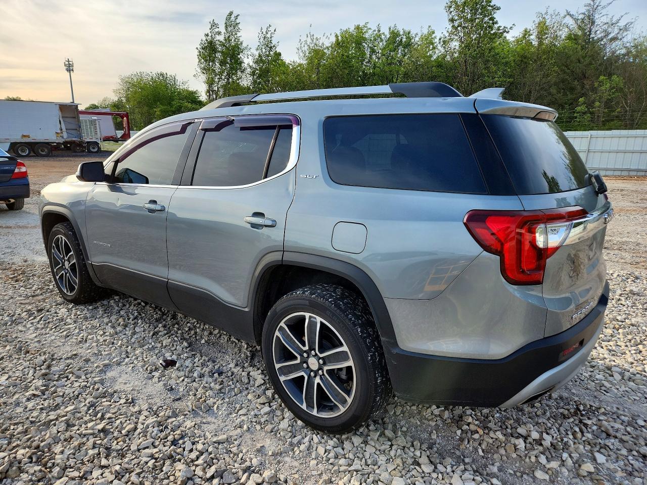 2023 GMC Acadia Slt - Image 2