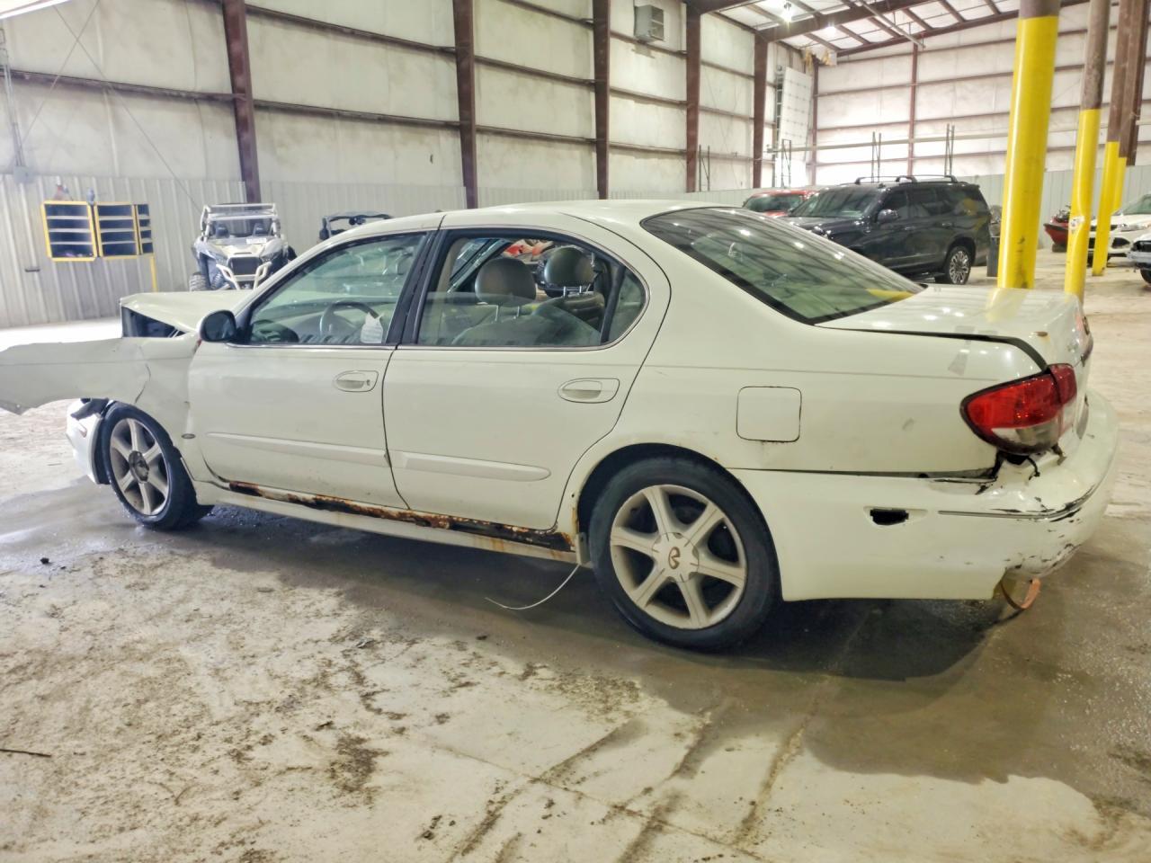 2002 Infiniti I35 Base - Image 2