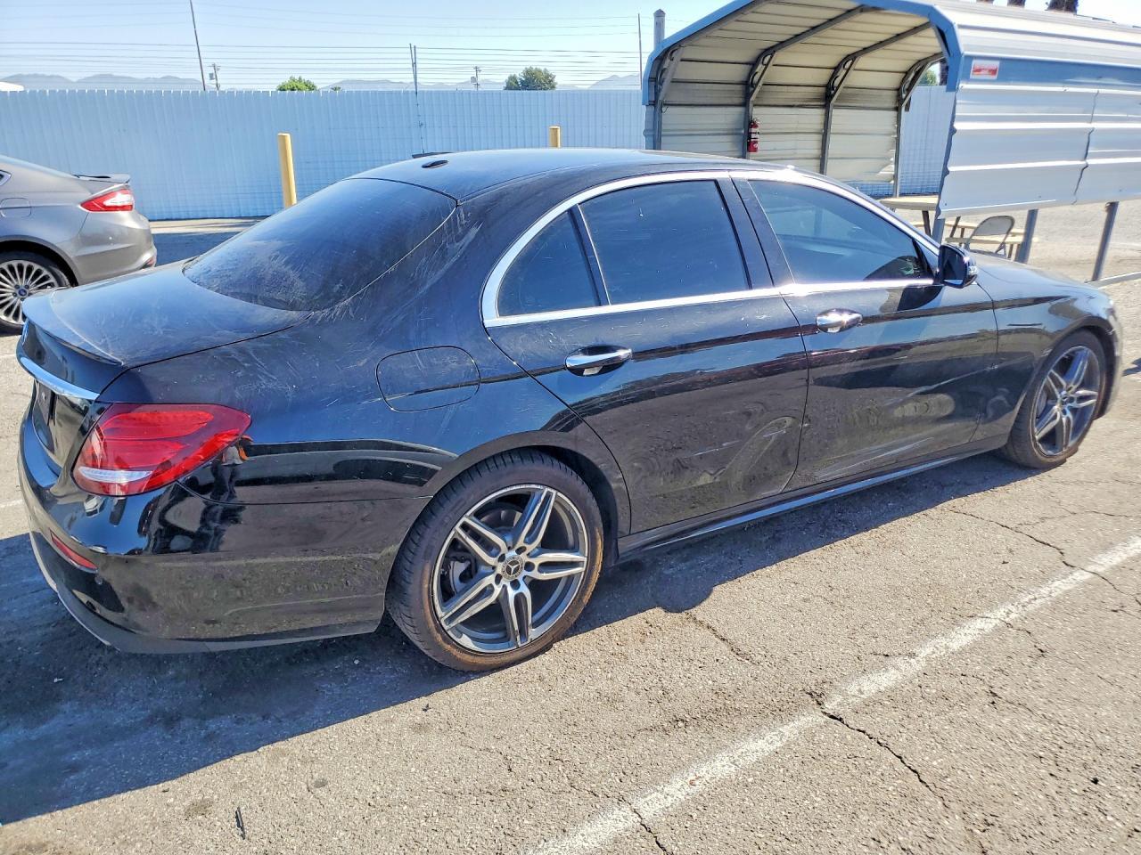2018 Mercedes-Benz E 300 - Фото 3