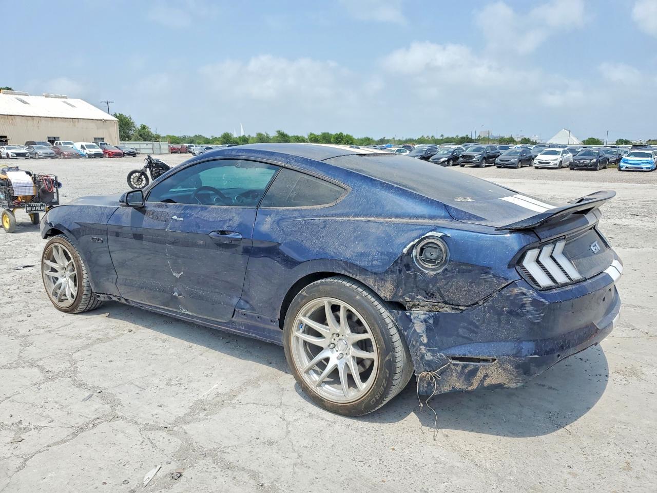 2019 Ford Mustang Gt - Фото 2
