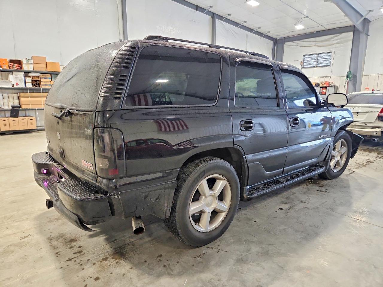 2005 GMC Yukon Denali - Фото 3