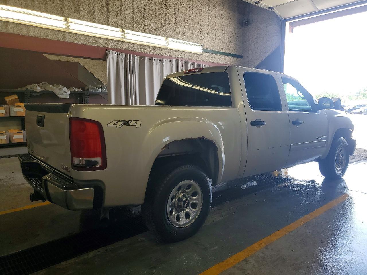 2009 GMC Sierra K1500 - Image 3