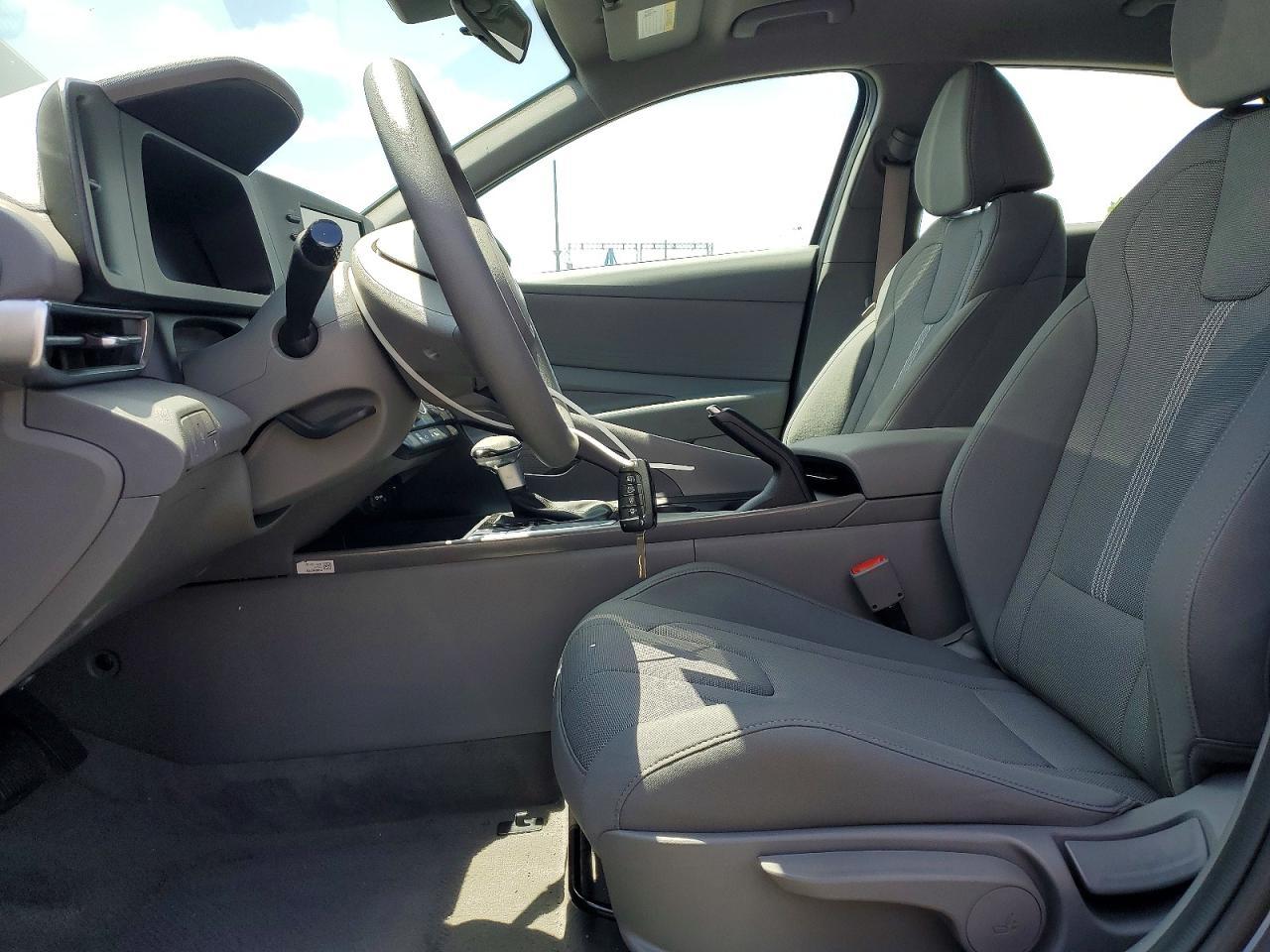 2025 Hyundai Elantra Se - Фото 7