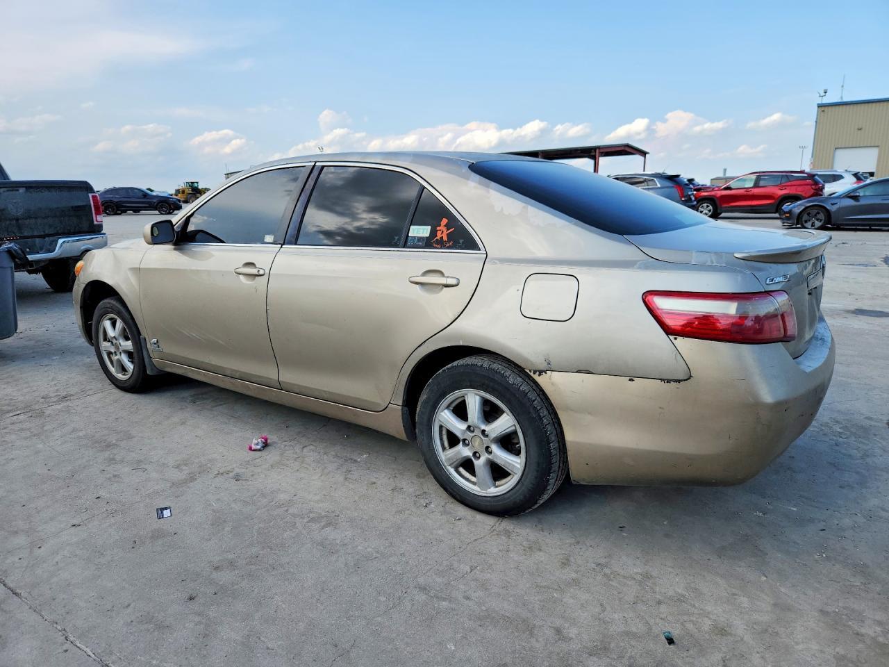 2007 Toyota Camry Le - Фото 2