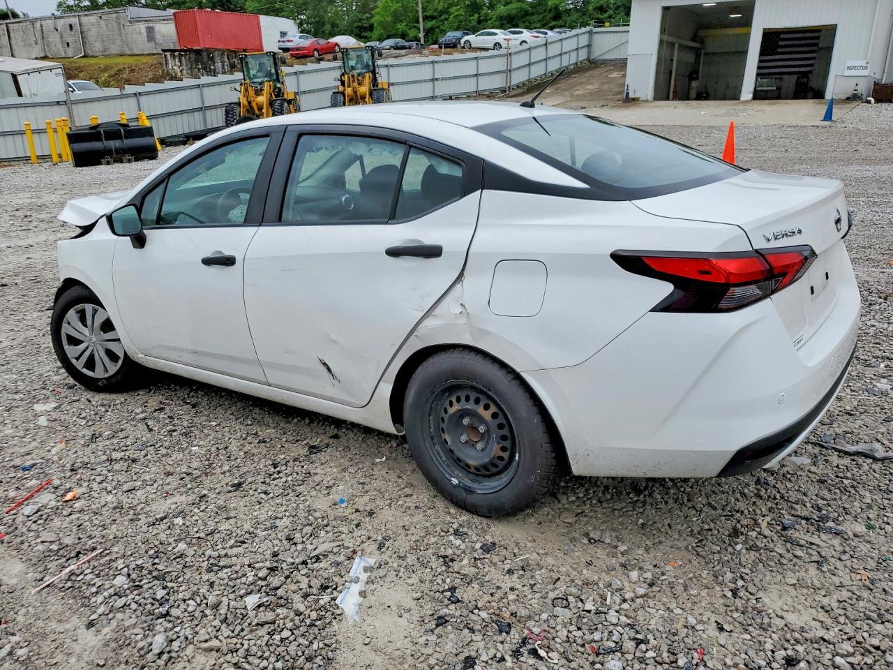 2021 Nissan Versa S - Фото 2