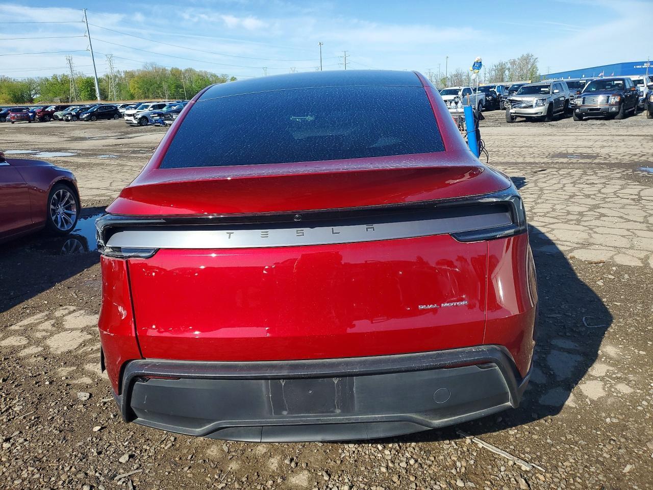 2026 Tesla Model Y - Фото 6