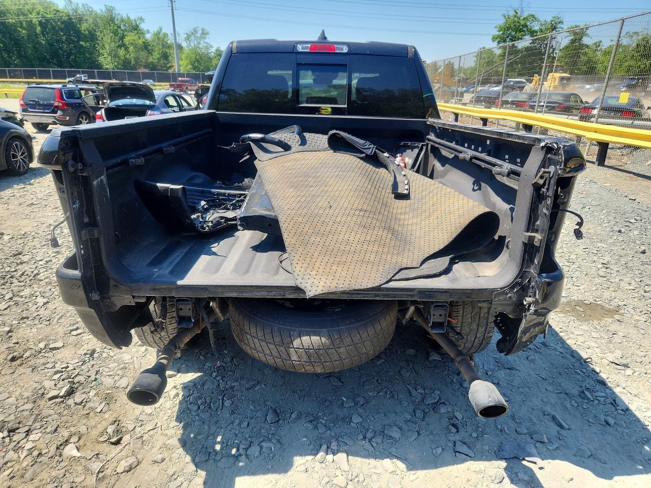 2019 Ram 1500 Laramie - Image 6