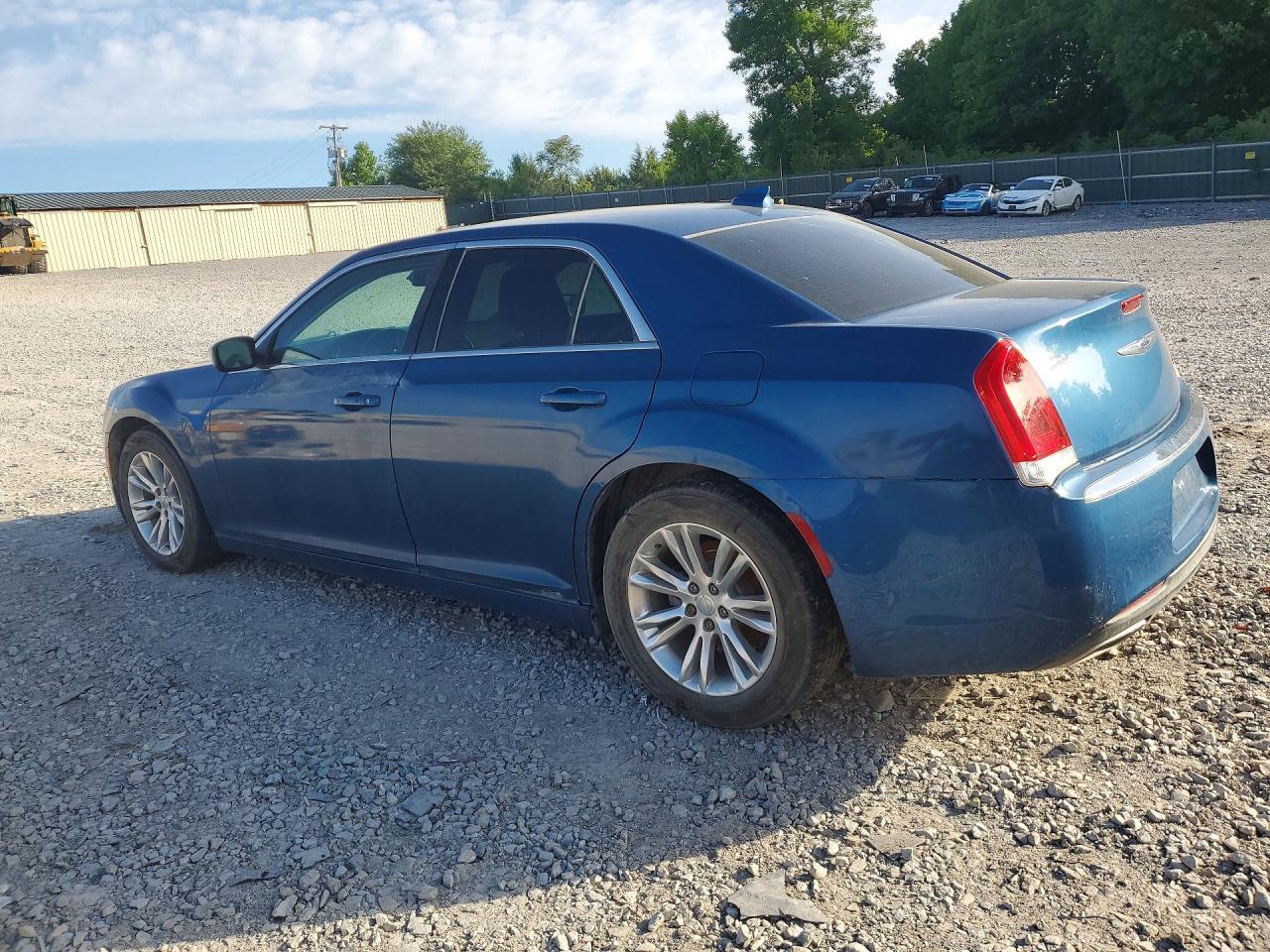 2020 Chrysler 300 Touring - Фото 2