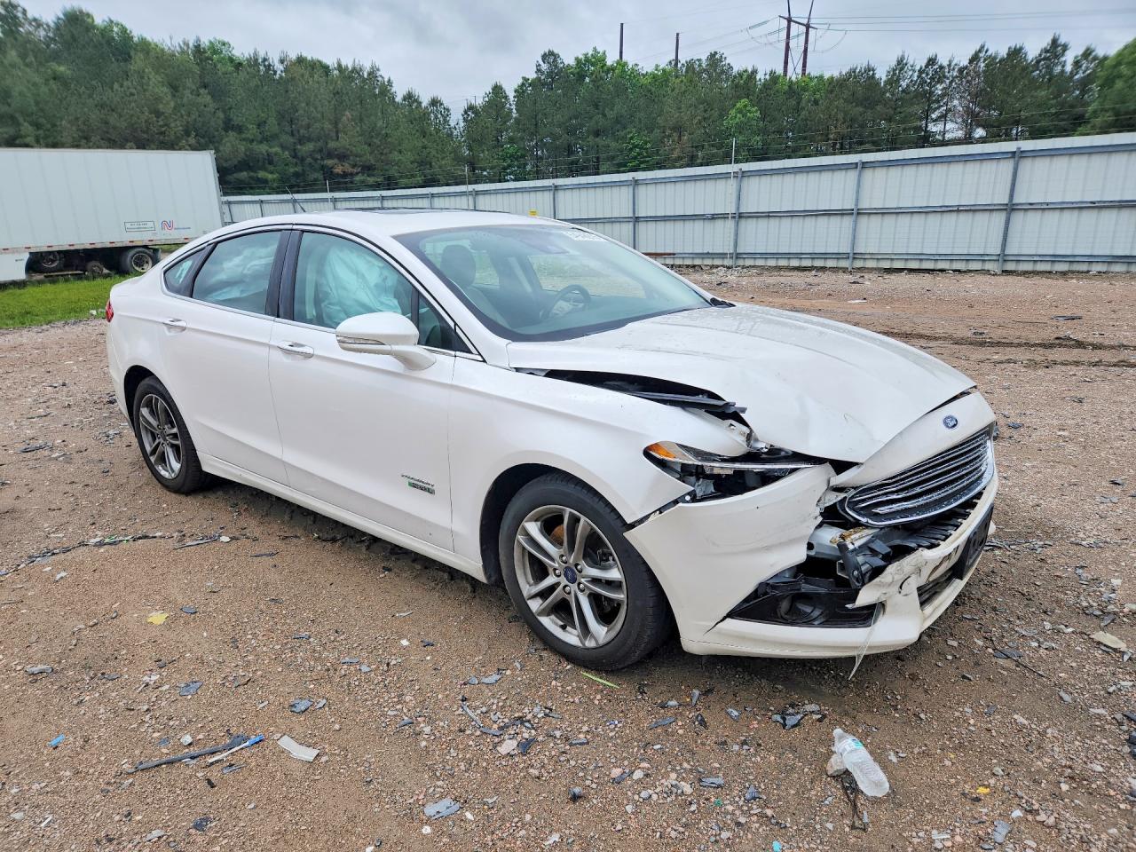 2016 Ford Fusion Titanium Phev - Image 4