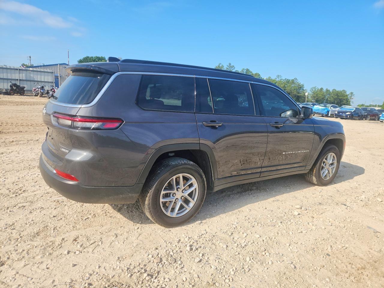 2025 Jeep Grand Cherokee L Laredo - Image 3