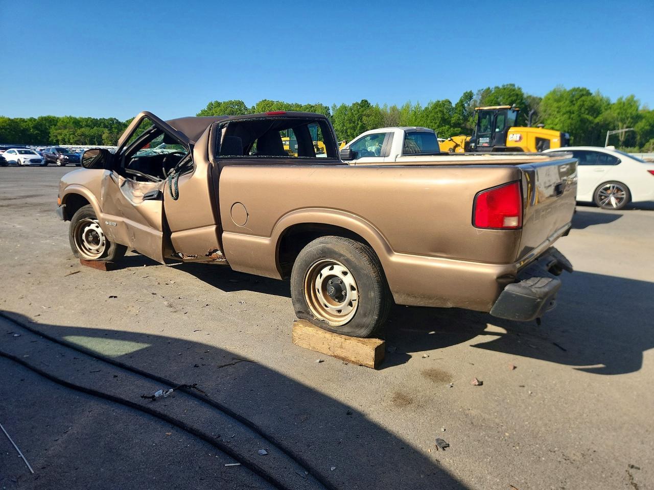 2002 Chevrolet S Truck S10 - Фото 2