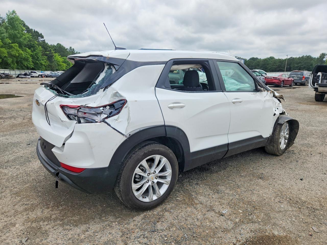 2023 Chevrolet Trailblazer Ls - Image 3