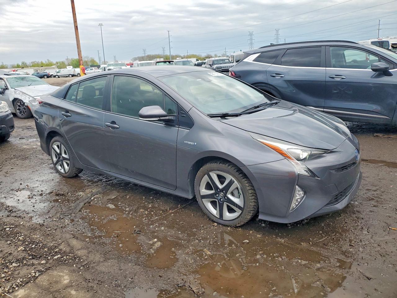 2017 Toyota Prius Three Touring - Image 4