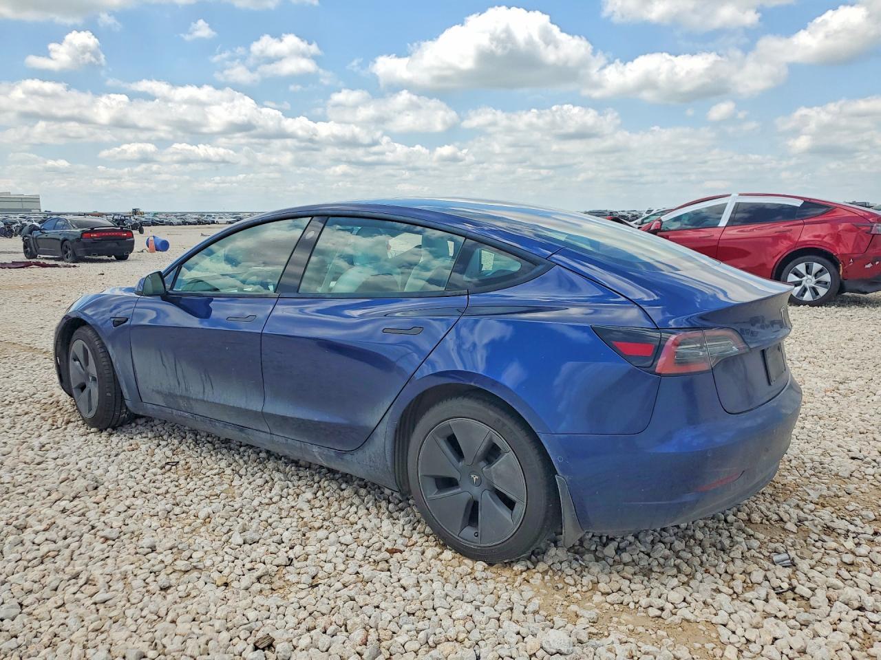 2021 Tesla Model 3 - Фото 2