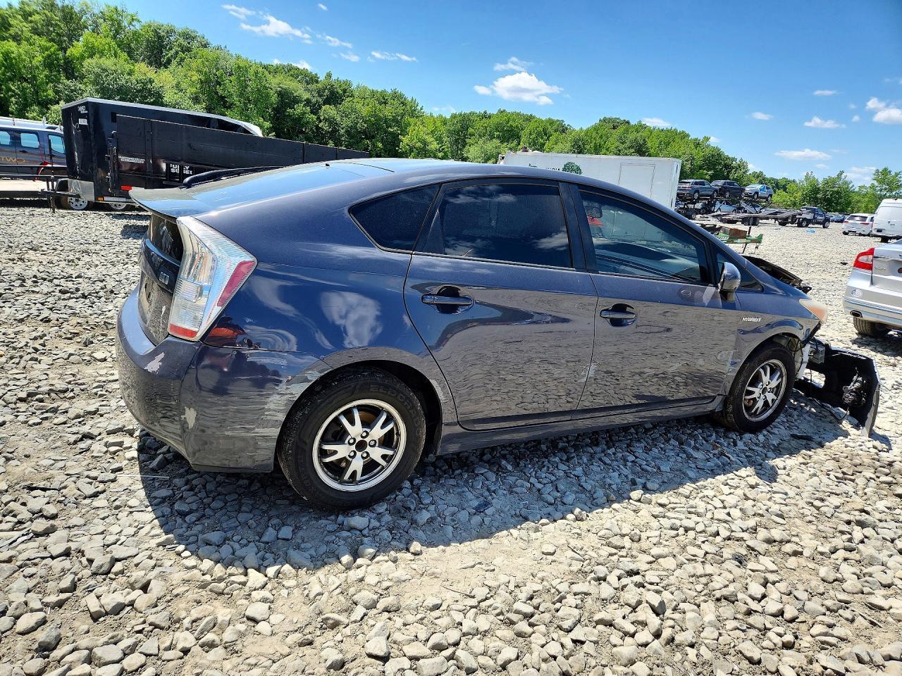 2011 Toyota Prius Two - Фото 3